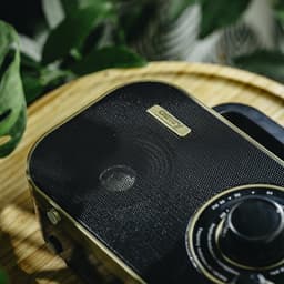 Draagbare Radio - Noodradio - Keukenradio - FM/AM - 2W Speaker - Retro radio - Netstroom & Batterij - Radio op batterijen - Zwart/Goud - Camry CR1910 — thumbnail 4