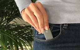 Re-mind Speech Therapy: Voor logopedie en OMFT oefeningen. Met een licht trilsignaaltje herinnert hij je aan de instructie die je logopedist je gegeven heeft. Werkt ongemerkt en kan ook voor kinderen worden gebruikt. Aanbevolen door logopedisten. — thumbnail 5