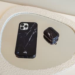 xoxo Wildhearts hoesje geschikt voor Airpods Pro 1 / Pro 2 - Marble Black Mood - Ook als telefoonhoesje verkrijgbaar - schokbestendige case geschikt voor Airpod Pro (2) - koptelefoon case - Beschermhoes met marmerprint - marmer look - zwart — thumbnail 3
