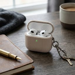 Luxe geribd hoesje voor oordopjes – Vertical Stripe design met sleutelhaak, geschikt voor AirPods 4 (Grijs) — thumbnail 3