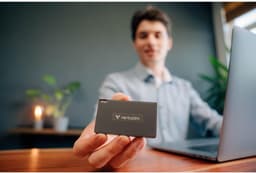 Externe SSD - Mini Opslag - Bestanden Overzetten - Robuuste Metalen Behuizing - 1TB - Zwart — thumbnail 4