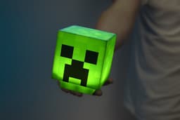 Minecraft Creeper Bureau‑lamp met Officiële Creeper‑geluiden, Handheld Nachtlampje voor Kinderkamer of Gamerdecoratie Officieel Gelicentieerde Minecraft Cadeaus – Paladone — thumbnail 5