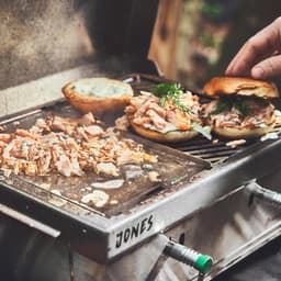 Plancha Grillplaat BURNHARD® 3 mm roestvrij staal, vaatwasserbestendig, hoge randen, perfect passend voor JONES, veelzijdig, eenvoudig schoon te maken – JONES Plancha Grillplaat — thumbnail 3