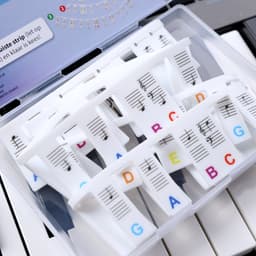 What's Goods - Afneembare siliconen piano toetsenwijzer - Piano (muzieknoten) leren spelen - 88 toetsen - Piano stickers - Wit met kleuren — thumbnail 2