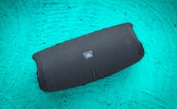 JBL Charge Essential 3 - Draagbare Bluetooth Speaker - Waterdicht & Stofdicht (IP67) - 20 uur batterij - Powerbank - JBL Original Pro Sound - Outdoor Speaker - Zwart — thumbnail 4