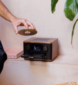 Pure Classic C-D4 - De leuke compacte digitale radio met cd-speler, Koffiebruin/Walnoot — thumbnail 2