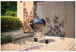 Weber Original Kettle Premium - Ø 57 cm grillrooster - Houtskoolbarbecue - Zwart - Gesloten asopvangbak - One-Touch Reinigingssysteem - 2 Duurzame, weerbestendige wielen - Dekselthermometer - Kras- en roestbestendig - Geschikt voor Gourmet BBQ System — thumbnail 2
