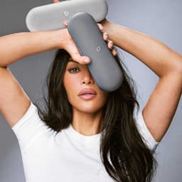 Beats Pill x Kim Kardashian Draadloze Bluetooth Speaker - Light Gray — thumbnail 5