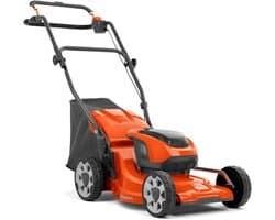 Husqvarna LC 137i accu-grasmaaier - Compact en licht, ideaal voor kleine tuinen - Ergonomische handgreep, eenvoudig inklapbaar, gemakkelijk te manoeuvreren