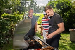 GrilluxePrime gasbarbecue 4 branders met gietijzeren kookplaat — thumbnail 5
