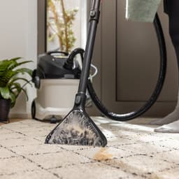 Kärcher SE 5 Tapijtreiniger - Vlekkenreiniger - 4 / 4 liter - Nat- en droog stofzuiger - Geschikt voor oa. autostoelen - bureaustoelen - banken - hondenmanden, tapijten, vloerkleden, baby- en kinderstoelen — thumbnail 5