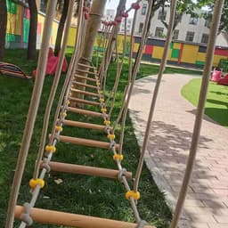 Outdoor brug swingende kinderen sport en fysieke fitness trainingsapparatuur Enige houten brug balance brug klimframe(Size:2m) — thumbnail 3
