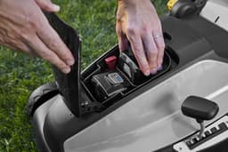 Accugrasmaaier 38 cm met 40 Liter Opvangbak en Lithium-Ion Accu — thumbnail 2