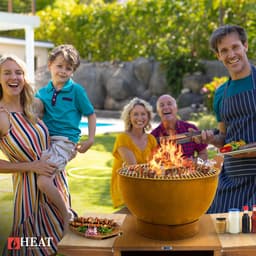 HEAT Outdoor Living Barbecue Buitenkeuken – Roestkleur – Vuurschaal Ø56 cm – Grillrooster & Plancha – Opbergvakken en Zijplankjes — thumbnail 2