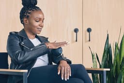 Draagbare Massagebal voor Vibratietherapie | Ultra-Portable en Nauwkeurig | Therapie voor Spanning en Beweging — thumbnail 3