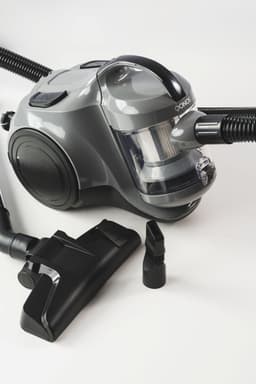 QONOS Q1066885 Power Compact Stofzuiger Zonder Zak – Sterke Zuigkracht – Cyclone Design – HEPA-filter – 2L Stofreservoir – Inclusief Kierenzuiger – Lichtgewicht — thumbnail 2