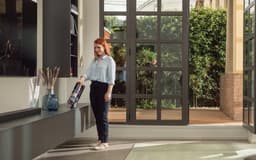 Hoover | HF1 Plus draadloze stofzuiger voor thuis met universele vloermondstuk, anti-verdraai borstel, 45 min looptijd, Quick Park & Go-modus, led-verlichting (HF1P10H) — thumbnail 1