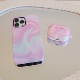xoxo Wildhearts hoesje geschikt voor AirPods 3 - Sugar Rush - Ook als telefoonhoesje verkrijgbaar - schokbestendige case - koptelefoonhoesje - Matte afwerking - Beschermhoes met kleuren patroon - roze / lichtblauw — thumbnail 2