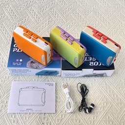 Retro Cassettespeler - 12x9x4cm - Draagbare Walkman met FM Radio & Opnamefunctie - Inclusief Oortjes - USB & Batterij Voeding - Ideaal Cadeau voor Muziekliefhebbers - Blauw — thumbnail 4