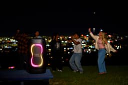JBL PartyBox 130 - NIEUW - Draadloze Bluetooth Party Speaker - Opvouwbare Handgreep - Spatwaterdicht - LED verlichting - 15 uur - Zwart — thumbnail 5