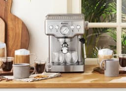 Karaca Coffee Art 1353 Espressomachine – 20 Bar – 1350W – 1,8L Watertank – Melkopschuimer – Manometer – Zwart — thumbnail 3