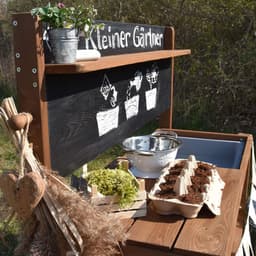 Modderkeuken voor kleine tuinders - Houten buitenkeuken met krijtbord en uitneembare speelbakken — thumbnail 3