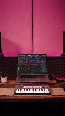 Novation Launchkey Mini 25 MK4 - MIDI Keyboard Controller - 2 Octaven Mini-Toetsen - 16 FSR Drumpad - 8 Encoders - OLED Display - USB-C - DAW Integratie — thumbnail 3