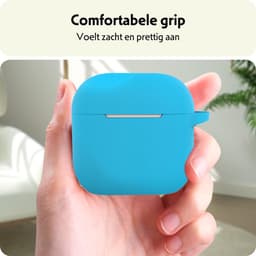 Hoesje Geschikt voor Apple AirPods 5 - Siliconen Hoes met Clip - Silicone Case Cover - Lichtblauw — thumbnail 4
