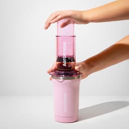 AeroPress Go Plus Roze Koffiezetter met Thermobeker & Filters — thumbnail 5