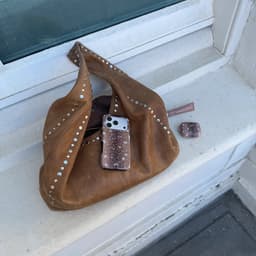 xoxo Wildhearts hoesje geschikt voor AirPods 3 - Bambi Bliss - Ook als telefoonhoesje verkrijgbaar - schokbestendige case - koptelefoonhoes - Hoesje met dierenprint - Hert - Bruin — thumbnail 3