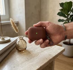 Luxe geribd hoesje voor oordopjes – Vertical Stripe design met sleutelhaak, geschikt voor AirPods Pro 3 (Bruin) — thumbnail 4