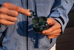motorola moto buds loop - Tracking Green — thumbnail 5