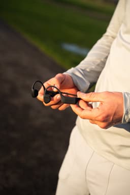 Golden Sound Bone Conduction - Sport oordopjes - Sporthoofdtelefoon - Draadloze oordopjes - Waterbestendig - Oortjes draadloos - Bone Conduction headphone - 32GB Interne geheugenkaart - Geschikt voor elke laptop en smartphone — thumbnail 4