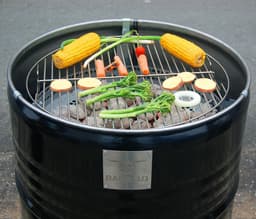 BarrelQ - Big industrieel houtskool Barbecue vuurkorf en statafel in één 200L olievat zwart — thumbnail 3