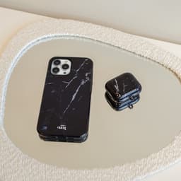 xoxo Wildhearts hoesje geschikt voor Airpods 1/2 - Marble Black Mood - Ook als telefoonhoesje verkrijgbaar - schokbestendige case geschikt voor Airpod 1 en 2 - koptelefoon case - Beschermhoes met marmerprint - marmer look - zwart — thumbnail 3