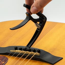Stevige universele 3 in 1 Capo - Capo met plectrum houder - Brugpin puller - Gitaar - Elektrische gitaar - ukulele - Mandoline — thumbnail 5