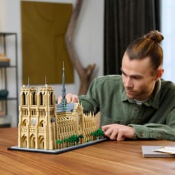 LEGO Architecture Notre-Dame van Parijs 21061 — thumbnail 3