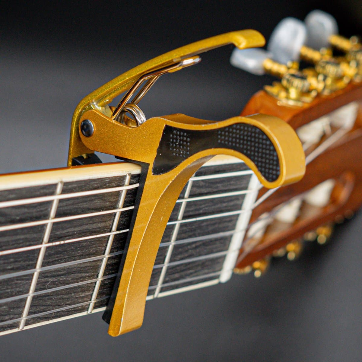 Universele Capo - Goud - Capo Akoestische / Klassieke / Elektrische gitaar - Capo Gitaar klem — afbeelding 1