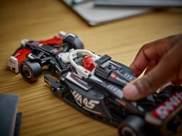 LEGO Speed Champions - MoneyGram Haas F1 Team VF-24 racewagen Constructiespeelgoed — thumbnail 4