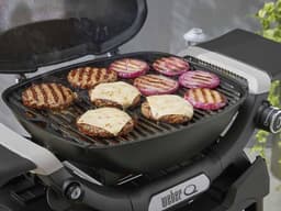 Gasbarbecue met Onderstel en Zijtafels – 105 x 45,5 x 99 cm – Compacte Buiten BBQ op Gas met Gietijzeren Grillrooster – Draagbare Balkon & Camping Barbecue Zwart – HomebyNicole — thumbnail 1