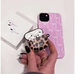 MIM Amsterdam - Proud Panther - Geschikt voor AirPods 4 - AirPod hoesje - Panterprint - AirPod hoesje met Panterprint - Shockproof- Cover voor AirPods - Tiktok viral AirPod case — thumbnail 2