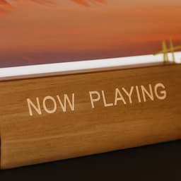 VIN UP® - Houten LP Houder 'Now Playing' - LP Standaard & Platenhouder voor Vinyl Display - Cadeau voor Muziekliefhebber — thumbnail 2