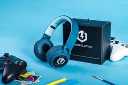 PowerLocus Buddy Draadloze On-Ear Koptelefoon voor Kinderen, LED lampjes, 85db Limiet, met Microfoon, Micro SD poort - Blauw — thumbnail 4