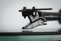 Pro-Ject T1 EVO BT OM10 Platenspeler - Ingebouwde Voorversterker - Bluetooth Verzender - Handgemaakt - Plug & Play - Wit — thumbnail 5