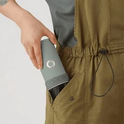 OutIn Mino Draagbare Espresso Machine Elektrisch | USB Oplaadbaar | Voor Onderweg En Reizen | Geschikt Voor Cups En Gemalen Koffie | Compact En Oplaadbaar Koffieapparaat — thumbnail 3