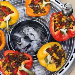 BBQ2GO SET - Rookvrije Houtskool Tafelbarbecue - Direct en Indirect grillen en smoken, met deksel en GRATIS Pizzaset & Draagtas - Ø30cm — thumbnail 5