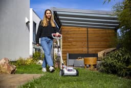 Accu Grasmaaier - Handmaaier Mulchfunctie - Kleine Gazons Onderhouden - Borstelloze Motor - 21 cm Maaibreedte - Grijs Rood — thumbnail 4