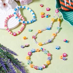Set van 200 vlinderkralen van polymeerklei en klei in diverse kleuren, ideaal voor het maken van unieke DIY sieraden en creatieve projecten — thumbnail 3