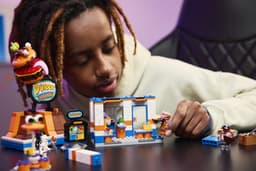 LEGO Fortnite - Durrr Burger restaurant Constructiespeelgoed — thumbnail 2