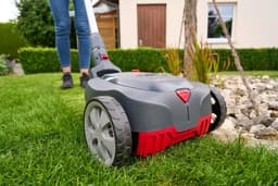 Accu Mulchmaaier - Elektrische Grasmaaier - Gazon Onderhoud - Flexibel Accu Systeem - 22 cm Maaibreedte - Grijs Zilver Rood — thumbnail 4